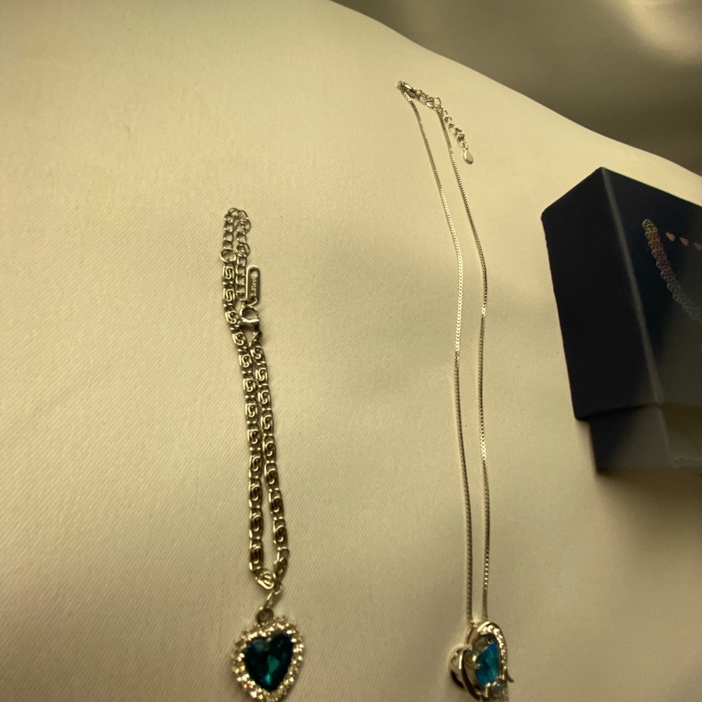 Elegant Silver Heart Necklace and Bracelet Set - Picture 2 of 2